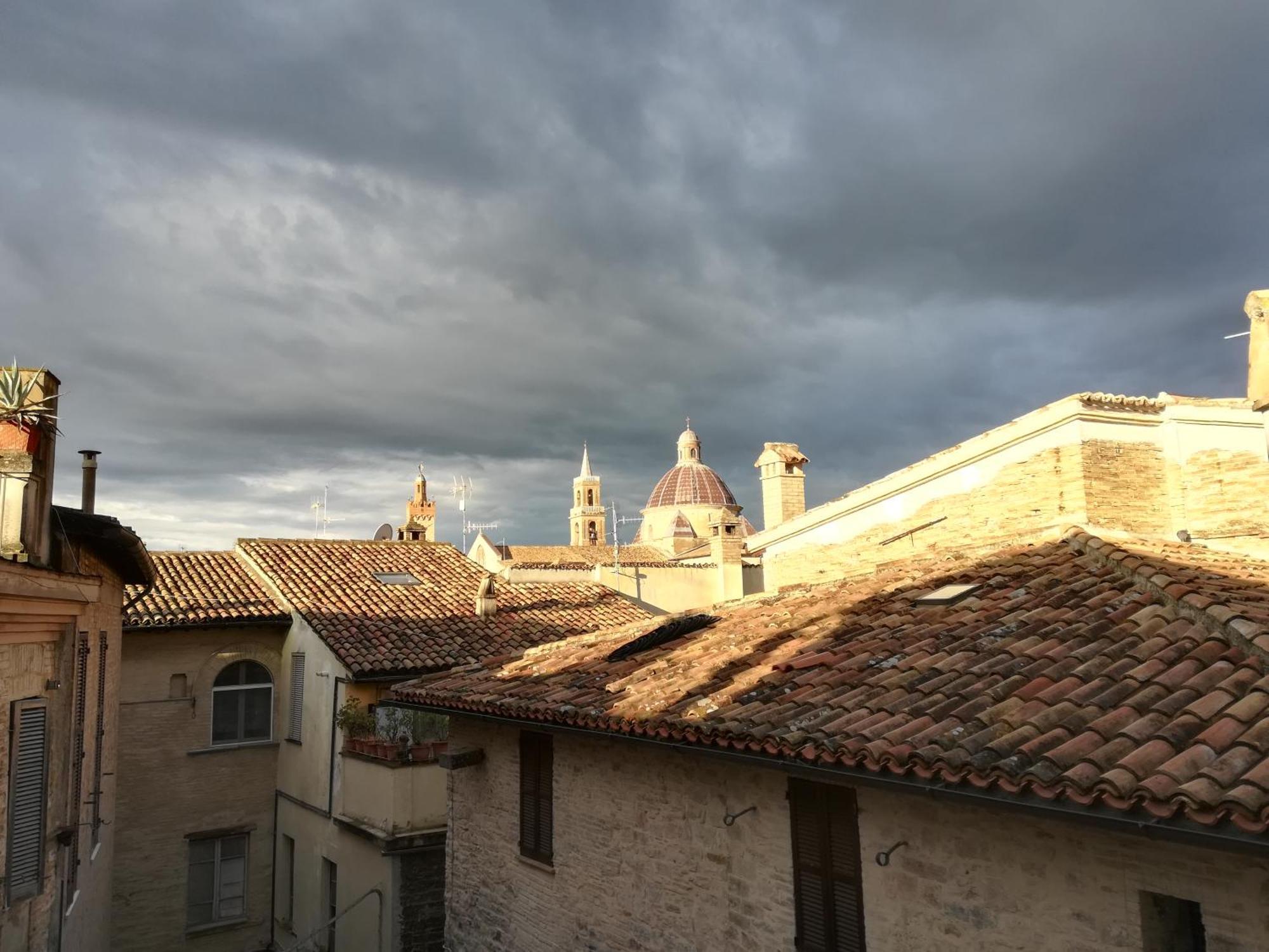 Antico Gioiello Umbro , Appartamento Con Terrazza Foligno Exterior foto